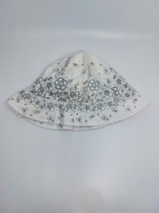 Kapelusz dziewczęcy BOBOLI 703202 biały w szare kwiatuszki