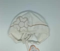 Czapka dziewczęca arielka z kwiatem